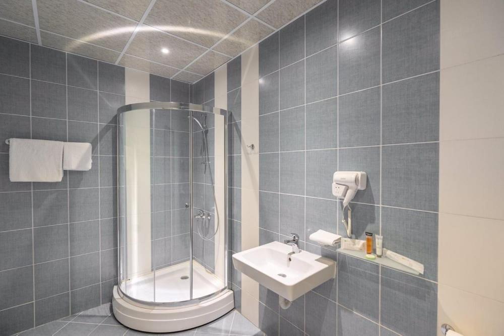 Adeo Hotel Sport & Spa 鲁塞 外观 照片