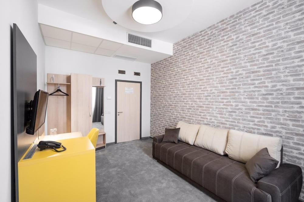 Adeo Hotel Sport & Spa 鲁塞 外观 照片